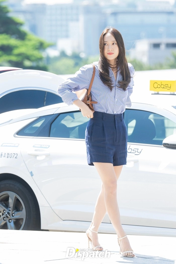 Nụ cười ngượng ngùng của công chúa băng giá krystal