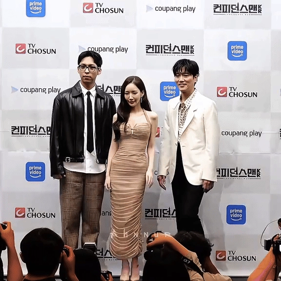 Visual thăng hạng của park min young với mái tóc hồng